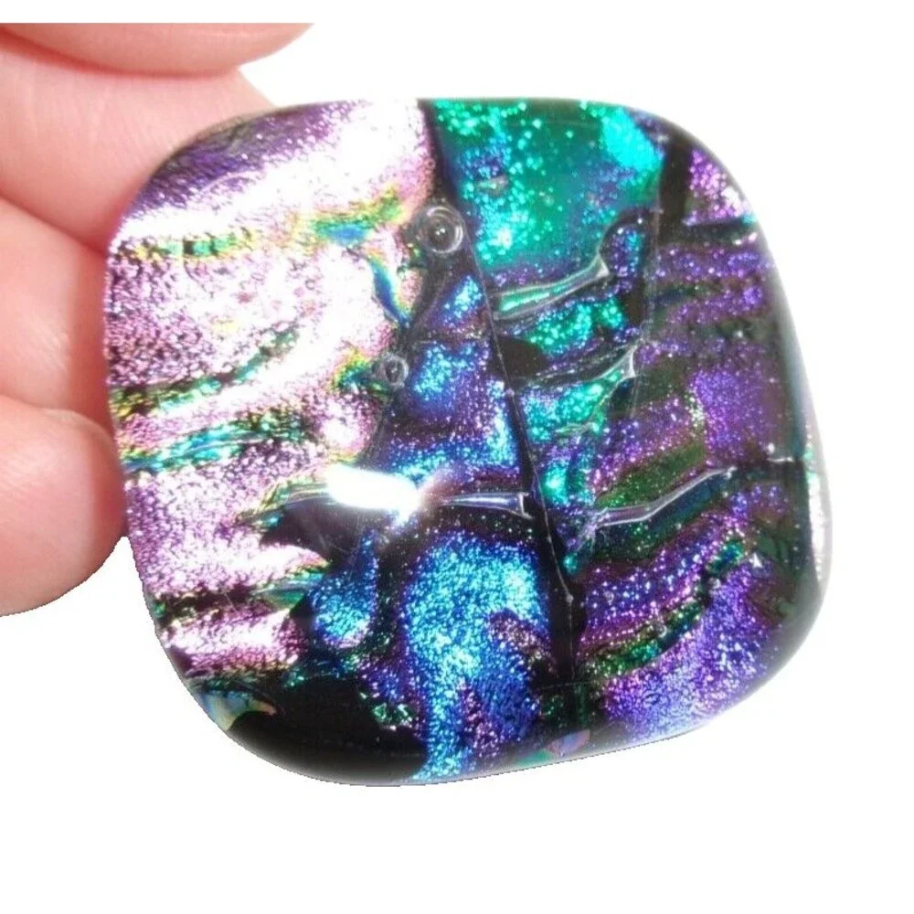 Unbranded dichroic glass